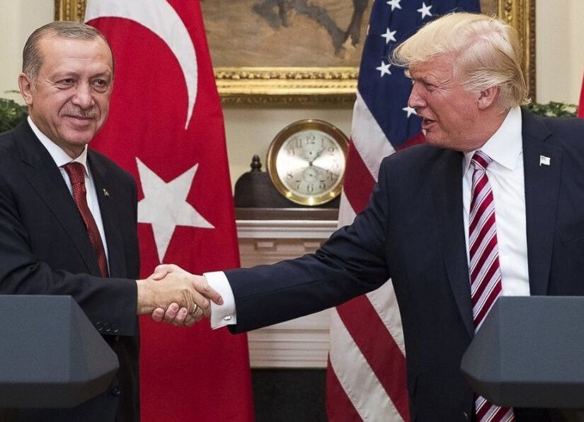 Εν αναμονή του αποτελέσματος της συνάντησης Τραμπ-Ερντογάν