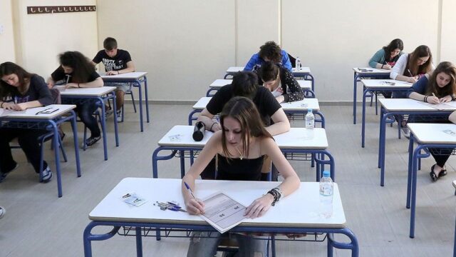 Πανελλαδικές: Απαιτητικά θέματα στα Μαθηματικά, βατά στα Αρχαία