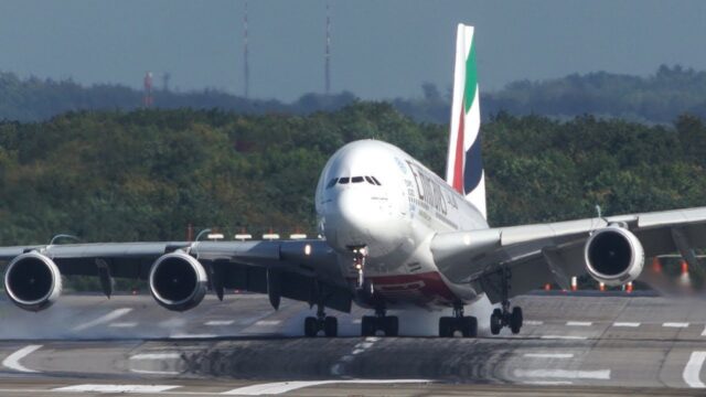 Απίστευτη προσγείωση Airbus A380 στη Γερμανία