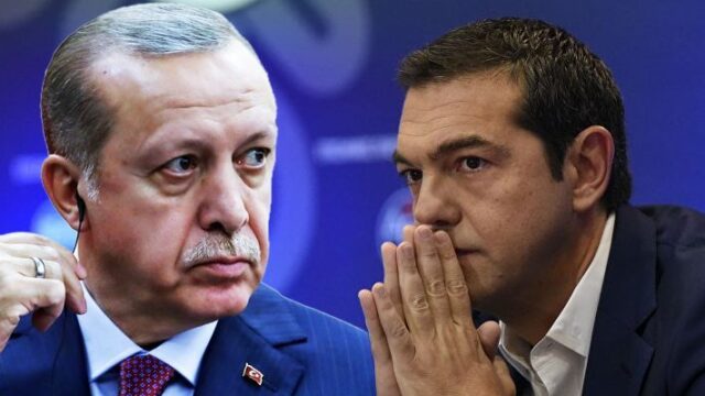 Της Νεφέλης Λυγερού H επίσκεψη του Έλληνα πρωθυπουργού στην Άγκυρα αποτελεί κίνηση που εγείρει πολλά ερωτήματα σχετικά με την αξιοπιστία της ελληνικής διπλωματικής στρατηγικής. Ο όλος χειρισμός του Μακεδονικού επικυρώνει τις όποιες ανησυχίες. Δεδομένης μάλιστα της όξυνσης των τουρκικών αναθεωρητικών απειλών και καθημερινών προκλήσεων, είναι τουλάχιστον ακατανόητο γιατί ο Έλληνας πρωθυπουργός δέχτηκε να μεταβεί στην Άγκυρα. Ειδικά και αφότου, ώρες πριν τη συνάντηση Τσίπρα-Ερντογάν, η Τουρκία αποφάσισε να επικηρύξει με 700.000 ευρώ κάθε έναν από τους οκτώ στρατιωτικούς που έχουν λάβει πολιτικό άσυλο στη χώρα μας. Η Αθήνα είχε υποχρέωση να θέσει σαφείς και ρητούς όρους για τις προκλήσεις στο Αιγαίο και στην Κύπρο και εάν η Τουρκία δεν συμμορφωνόταν, έστω και την τελευταία στιγμή, να ακύρωνε την επίσκεψή του. Μιλώντας κανείς με κυβερνητικούς παράγοντες που συμμετέχουν ενεργά στην επίσκεψη αυτή, εξάγει το συμπέρασμα πως στόχος της είναι ο κατευνασμός. Η επαναφορά των χαμηλών θερμοκρασιών στις σχέσεις Αθήνας-Άγκυρας. Το καλύτερο δηλαδή σενάριο για τον Έλληνα πρωθυπουργό είναι η επιστροφή των ελληνοτουρκικών στην λεγόμενη θετική ατζέντα. Σε διπλωματική «μετάφραση» αυτό σημαίνει δίχως υψηλές προσδοκίες. Στην πραγματικότητα, όμως, για να φτάσει εκεί ο Αλέξης Τσίπρας πρέπει να ακολουθήσει έναν ιδιαίτερα δυσχερή οδικό χάρτη. Ο Ταγίπ Ερντογάν ξεκαθάρισε ότι στο τραπέζι θα πέσουν όλα τα ακανθώδη ζητήματα. Μεταξύ αυτών και η επανέναρξη των συνομιλιών για το Κυπριακό, για το οποίο απαιτούνται ιδιαιτέρως λεπτοί χειρισμοί. Η Τουρκία αναμένεται να συνδέσει το κυπριακό με τις ενεργειακές - γεωπολιτικές ανακατατάξεις στην ανατολική Μεσόγειο, ενώ επιμένει στη λύση της συνομοσπονδίας, αφήνοντας πίσω τον κοινό τόπο της διζωνικής, δικοινοτικής ομοσπονδίας. Επιπλέον, το ταξίδι αυτό αποδεικνύει την για μία ακόμα φορά υποτίμηση του λαϊκού κοινού αισθήματος. Ο πρωθυπουργού επιλέγει να κάνει μία ακόμα ριψοκίνδυνη κίνηση, σε μία ιδιαίτερη συγκυρία. Η συντριπτική πλειονότητα των πολιτών όχι μόνο στέκονται απέναντι στην Συμφωνία των Πρεσπών. Κυρίως βιώνουν αισθήματα ταπείνωσης και αποδυνάμωσης, όταν όλα γίνονται για αυτούς, αλλά χωρίς αυτούς. Ως προς το Κυπριακό, η Ελλάδα θα δώσει το μήνυμα ότι η μόνη λύση για το Κυπριακό είναι η επανένωση της Κύπρου στη βάση των Αποφάσεων του ΟΗΕ και του ευρωπαϊκού κεκτημένου. Θα υπογραμμίσει ότι δίκαιη και βιώσιμη λύση μπορεί να υπάρξει μόνο με κατάργηση των εγγυήσεων και αποχώρηση των κατοχικών στρατευμάτων. Στο πλαίσιο αυτό, θα συζητηθεί η προώθηση προπαρασκευαστικών επαφών σε επίπεδο Υπουργείων Εξωτερικών, για την διερεύνηση των προϋποθέσεων επανέναρξης των συνομιλιών για το Κυπριακό. Το πρωθυπουργικό επιτελείο πάντως επενδύει πολλά στην επίσημη επίσκεψη της Θεολογική Σχολή της Χάλκης, όπου ο Τσίπρας θα ξεναγηθεί και θα συναντηθεί με τον Οικουμενικό Πατριάρχη Βαρθολομαίο. Το ίδιο συμβαίνει και με την Αγία Σοφία. Με αυτές το Μέγαρο Μαξίμου ελπίζει ότι θα ενδυναμώσει το ηγετικό προφίλ του Αλέξη Τσίπρα, Νεφέλη Λυγερού