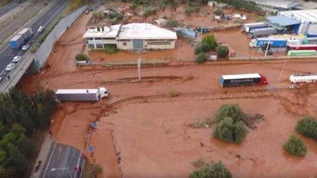 Φονικές πλημμύρες Μάνδρας… Νέα διακοπή της δίκης, τώρα λόγω αιθούσας