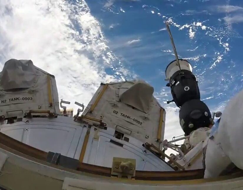 Εντυπωσιακή έξοδος με «βουτιά» από τον Διεθνή Διαστημικό Σταθμό