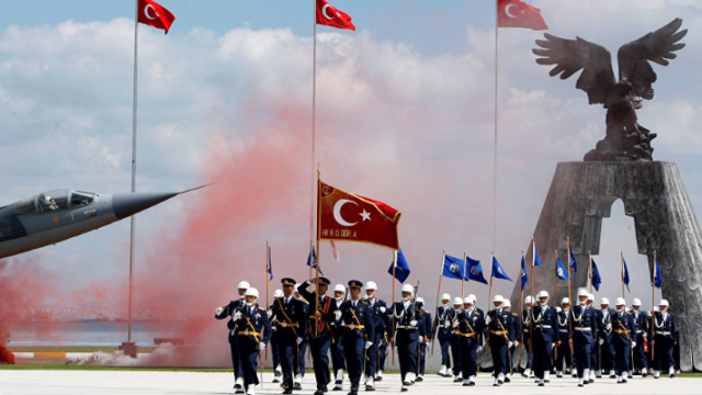Πώς μπορεί να κλείσει η τουρκική “τρύπα” στο ΝΑΤΟ