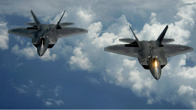 Το “κρυφτούλι” ανάμεσα σε F-22 Raptor και S-400 στη Συρία “δίνει” συμπεράσματα