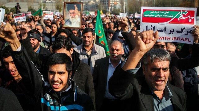 22 νεκροί και 400 συλλήψεις στο Ιράν