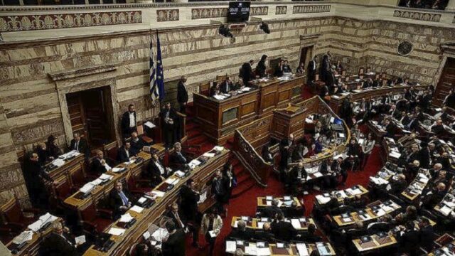 Υπερψηφίστηκε το νομοσχέδιο για τις διαδηλώσεις – Εξελίξεις στο ΚΙΝΑΛ