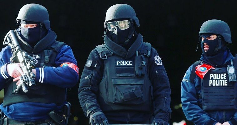 “Αλλάχ Άκμπαρ” στις Βρυξέλλες; Επίθεση με μαχαίρι σε αστυνομικό