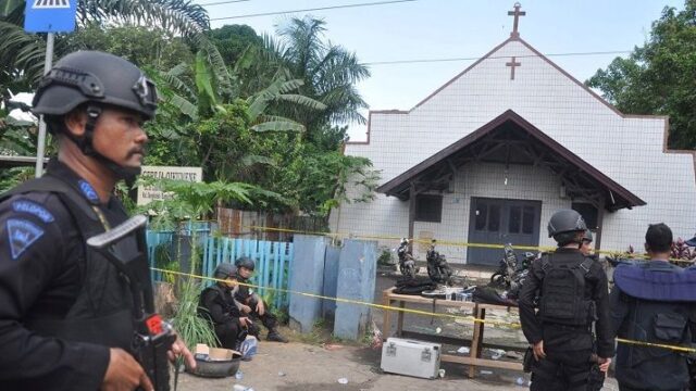 Βόμβες σε εκκλησίες στην Ινδονησία: Νεκροί και τραυματίες