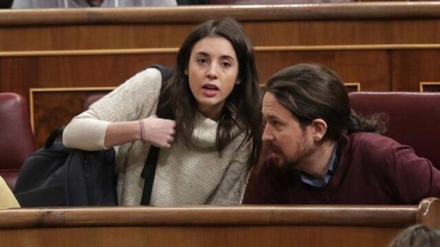 Παραμένουν στην ηγεσία των Podemos οι Ιγκλέσιας-Μοντέρο