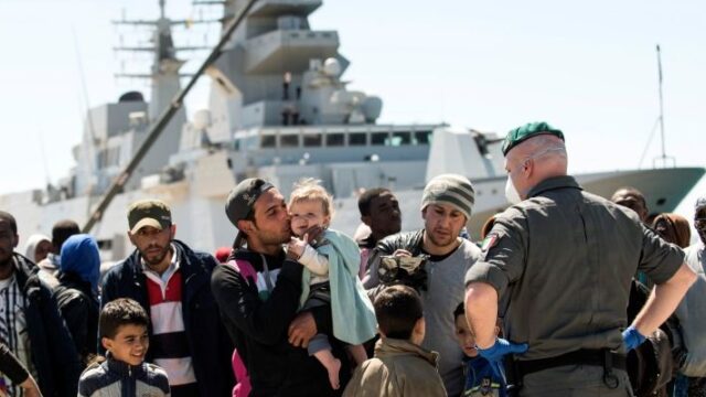 Η Ιταλία επαναστατεί στην ΕΕ για τη λαθρομετανάστευση, Κωνσταντίνος Κόλμερ