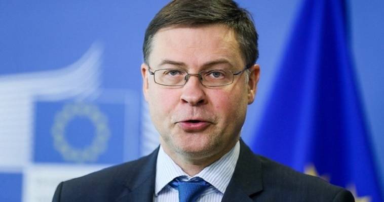 Ντομπρόβσκις: Καταβάλλεται προσπάθεια για συνολική συμφωνία στο Eurogroup