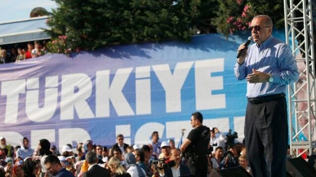 Άνοιξαν οι κάλπες των κρίσιμων εκλογών στην Τουρκία
