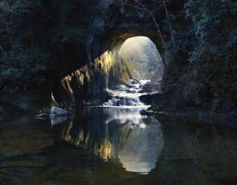 Η λαμπερή καρδιά του σπηλαίου Kameiwa στην Ιαπωνία