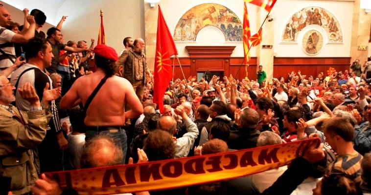 Οι σκόπελοι της συμφωνίας στα Σκόπια