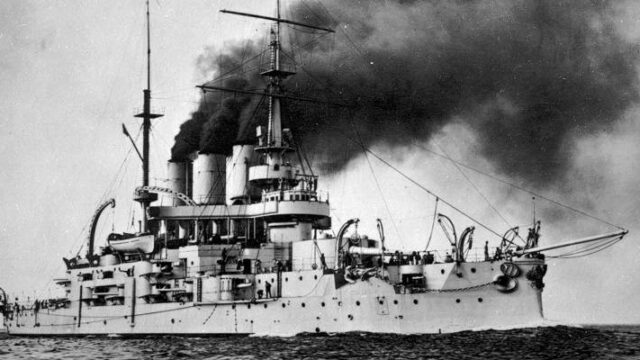 Το πολεμικό πλοίο με τα “1.000 ονόματα” και την παράδοξη ιστορία
