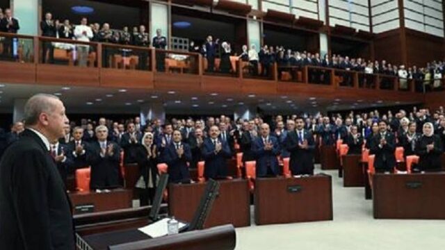 Ορκίστηκε υπέρ-πρόεδρος ο Ερντογάν στην Εθνοσυνέλευση