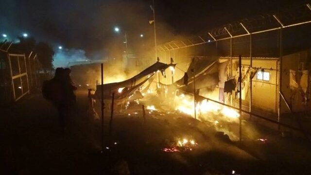 Λέσβος: Πυρκαγιά κατέστρεψε εγκαταστάσεις ΜΚΟ στη Μόρια