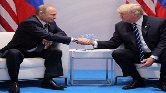 Συναντήθηκαν, αλλά για λίγο, Τραμπ και Πούτιν