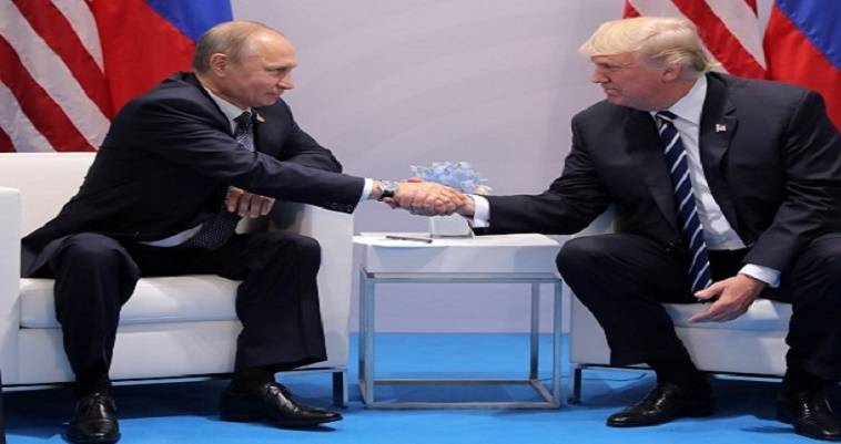 Συναντήθηκαν, αλλά για λίγο, Τραμπ και Πούτιν