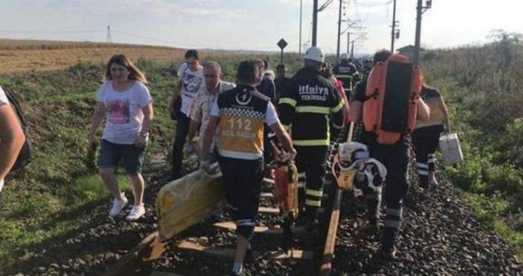 Τουλάχιστον δέκα νεκροί από εκτροχιασμό τραίνου στην Τουρκία