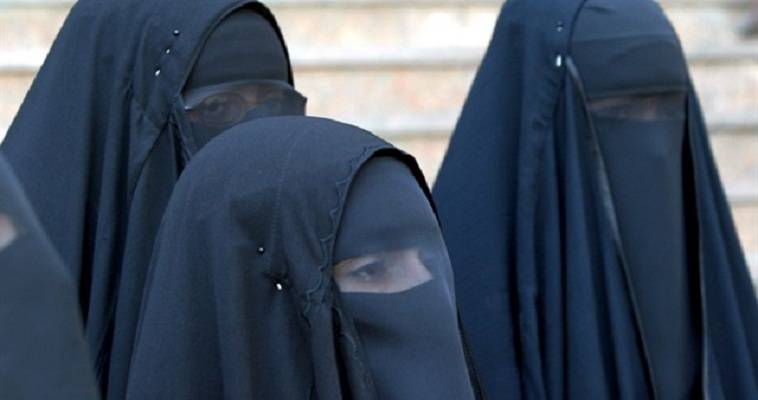 Σαουδική Αραβία: Και χωρίς τον κηδεμόνα τους πλέον εκτός συνόρων οι γυναίκες