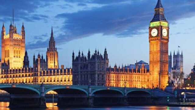 Λονδίνο: Σύλληψη άνδρα έξω από το κοινοβούλιο
