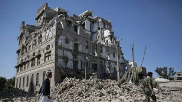 Σφαγή στην Υεμένη… Τουλάχιστον 130 νεκροί από βομβαρδισμό (upd.)