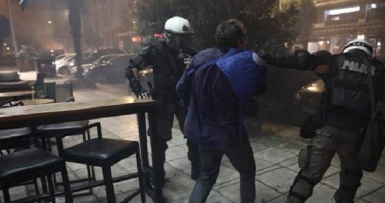 Την σύλληψη τριών αστυνομικών για τα επεισόδια στην Θεσσαλονίκη ζητά ο εισαγγελέας