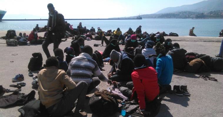 Σχέδιο μεταφοράς μεταναστών από τα νησιά στην ηπειρωτική Ελλάδα