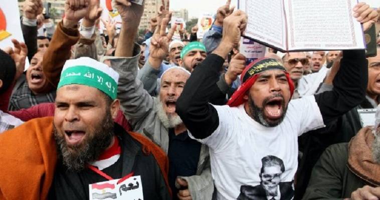 Αίγυπτος: Ο αλ Σίσι τσακίζει τη Μουσουλμανική Αδελφότητα