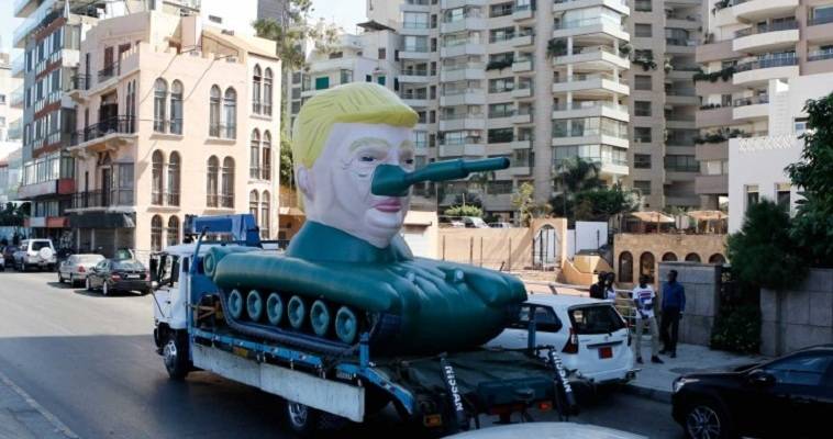 Φουσκωτό τανκ Τραμπ κάνει βόλτες στη Βηρυτό