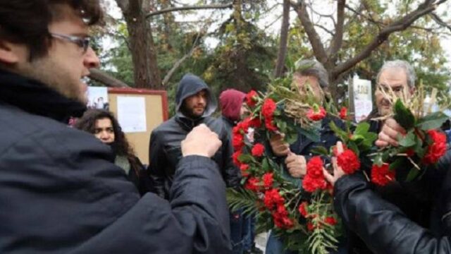 Ένταση στην Θεσσαλονίκη, φοιτητές εμπόδισαν την κατάθεση στεφάνων