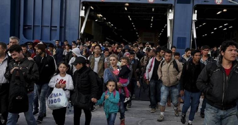Στον Πειραιά άλλοι 270 μετανάστες και πρόσφυγες