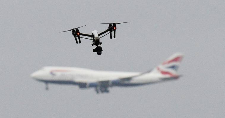Δύο συλλήψεις για το drone στο αεροδρόμιο του Λονδίνου