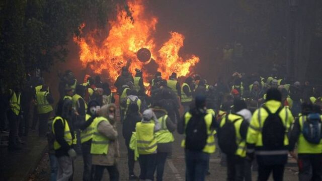 Μακρόν: Προς απαγόρευση διαδηλώσεων στη λεωφόρο Ηλυσίων;