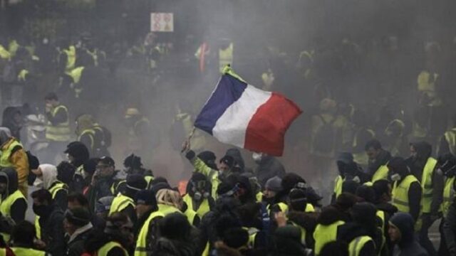 Γαλλία: 8.400 συλλήψεις λόγω “Κίτρινων Γιλέκων”