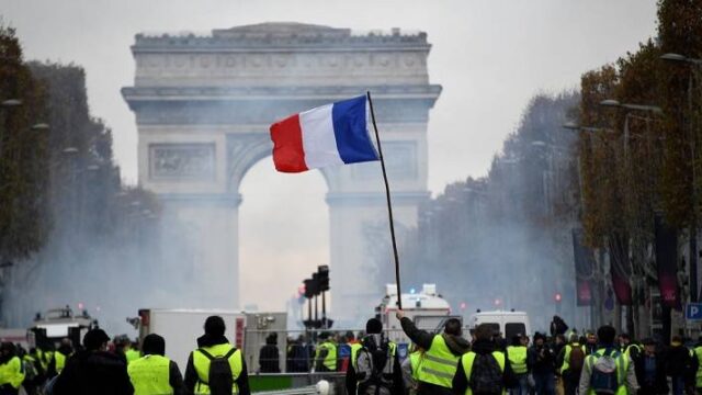 Συναγερμός στην Γαλλία για την «πέμπτη πράξη» των Κίτρινων Γιλέκων