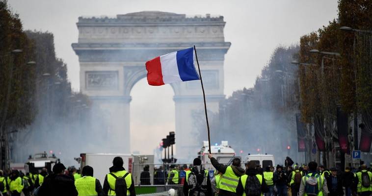 Συναγερμός στην Γαλλία για την «πέμπτη πράξη» των Κίτρινων Γιλέκων
