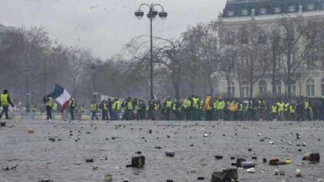 Παρίσι – Κίτρινα Γιλέκα: 133 τραυματίες, δεκάδες συλλήψεις