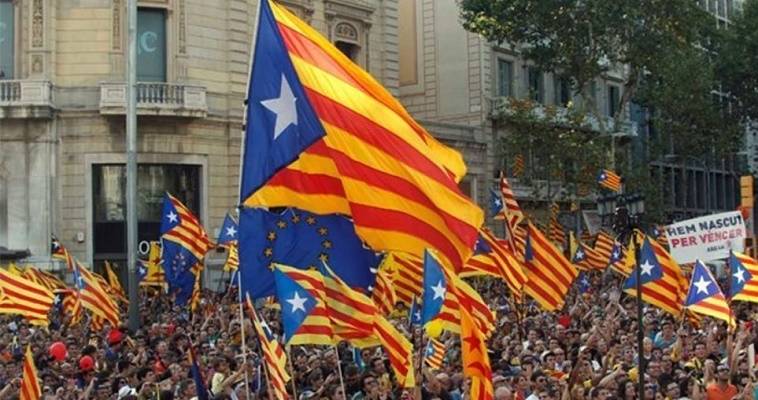 Πορείες υπέρ και κατά της ανεξαρτησίας στη Βαρκελώνη