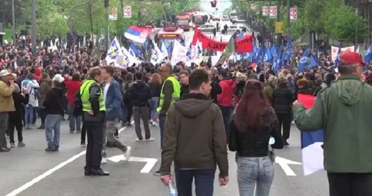 Μεγάλη διαδήλωση κατά του Αλεξάνταρ Βούτσιτς στην Σερβία