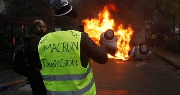Γαλλία: Έκκληση στα Κίτρινα Γιλέκα από την κυβέρνηση