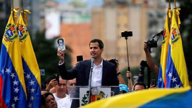 Ο στρατός δεν αναγνωρίζει τον Γκουαϊδό ως πρόεδρο της Βενεζουέλας