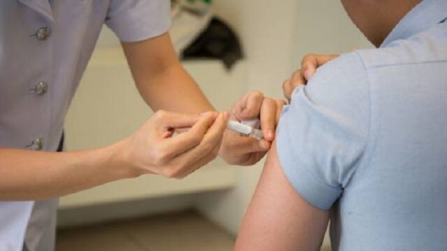 Τι κάνουν οι άλλες χώρες με τον εμβολιασμό παιδιών για κορονοϊό, slpress