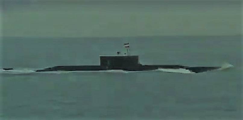 Ιράν: Παρουσίασε νέο υποβρύχιο με πυραύλους κρουζ (vid.)
