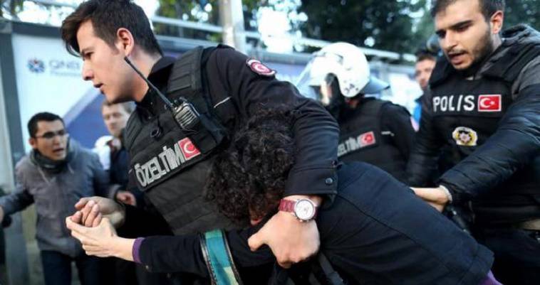 Εκατοντάδες συλλήψεις στρατιωτικών στην Τουρκία – Κατηγορούνται για διασυνδέσεις με τον Γκιουλέν