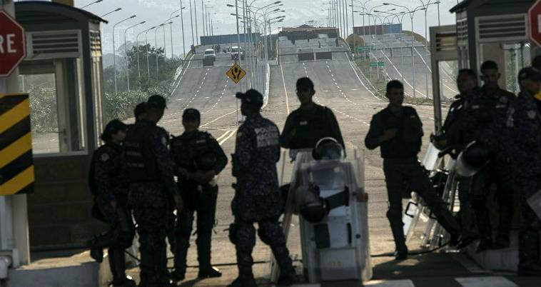 Συγκρούσεις στρατού-πολιτών στα σύνορα Βενεζουέλας-Κολομβίας