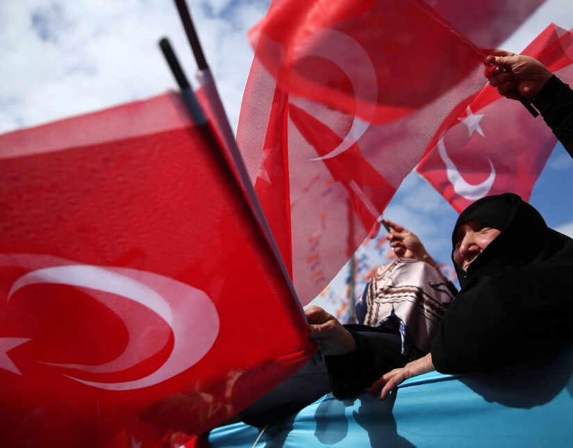 Τουρκία: Οι υποψήφιοι του Ερντογάν προηγούνται σε Άγκυρα και Κωνσταντινούπολη