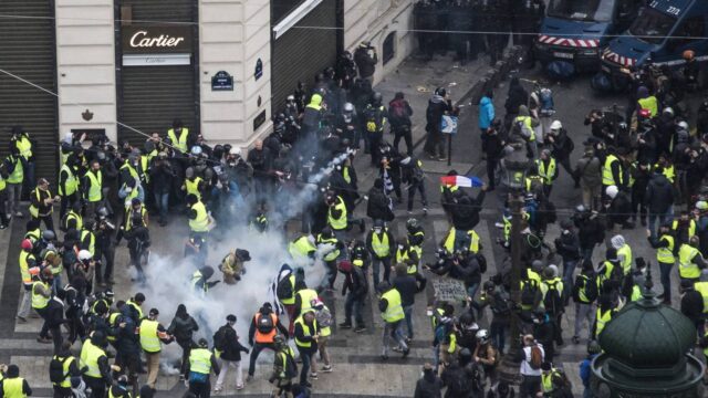 Γαλλία: Σποραδικές συγκρούσεις στις διαδηλώσεις των κίτρινων γιλέκων