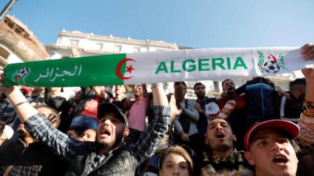 Επιστρέφει στο Αλγέρι ο Μπουτεφλίκα, αναπτύσσεται στρατός στο αεροδρόμιο